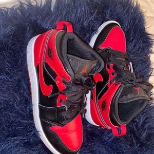 Air Jordan 1 Mid Color: Red and Black Size:3 Used